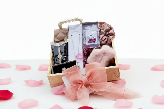 Cute Aesthetic Gift Hamper for Girls | Best Friend Birthday Gift