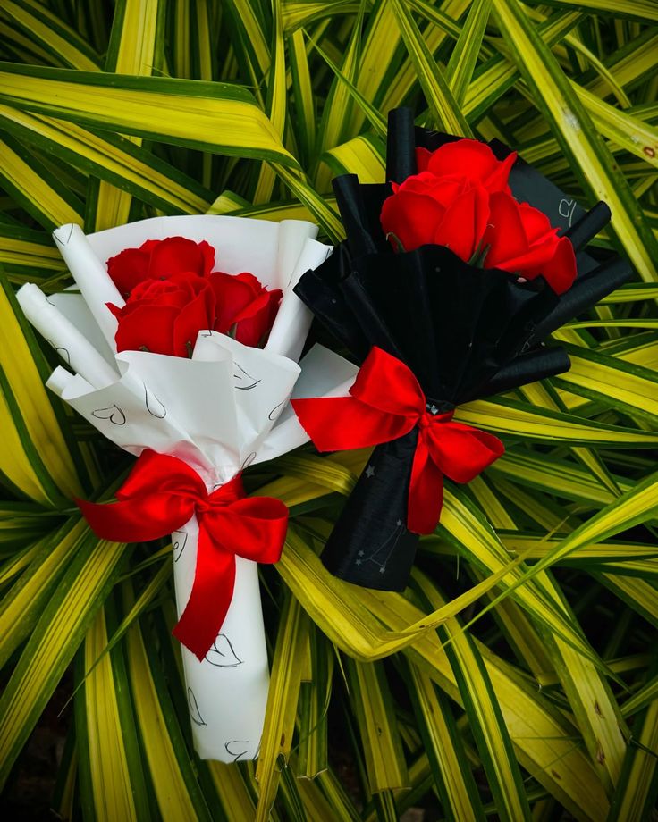 Red Rose Mini Bouquet – Perfect for Gifting