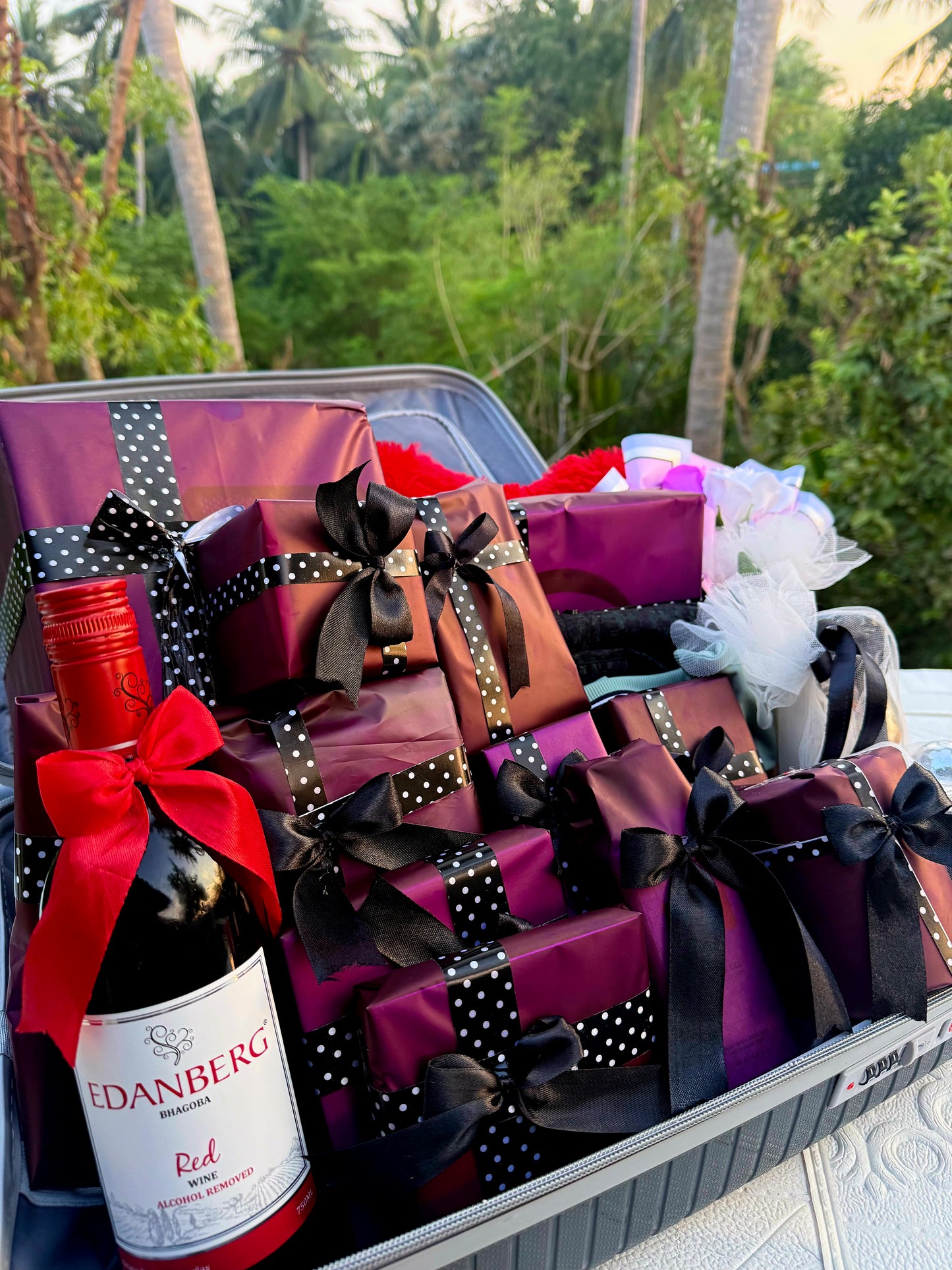 King Edition – 30 Luxury Gifts Birthday Hamper for Him