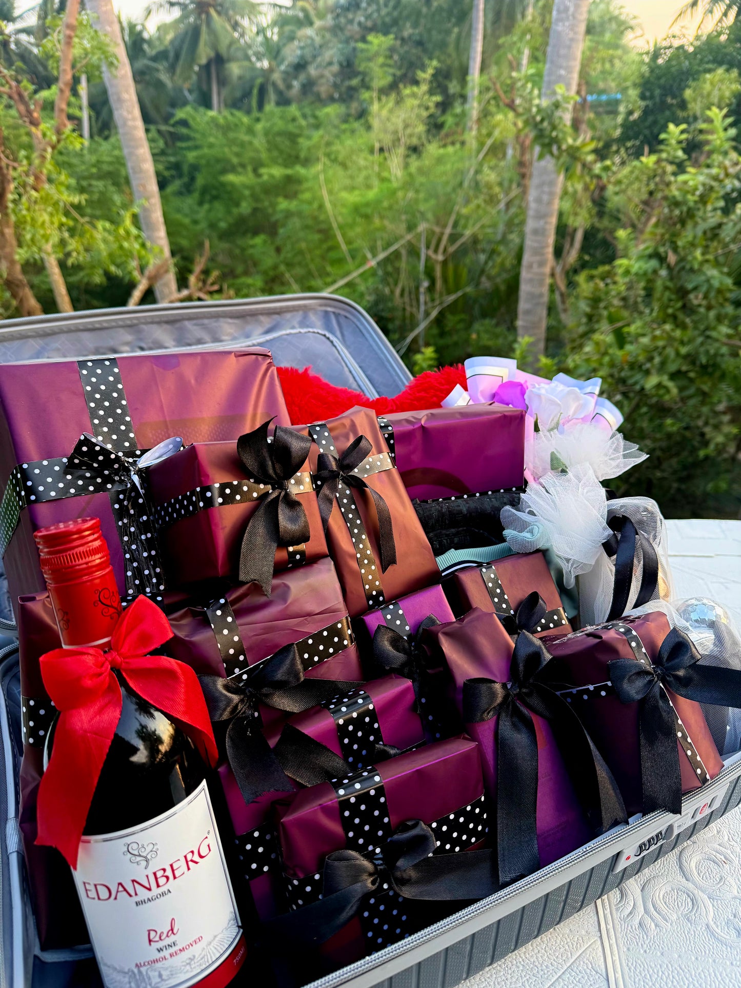 King Edition – 30 Luxury Gifts Birthday Hamper for Him
